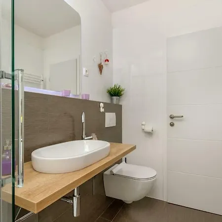 Pagaresto Split-sunny Oasis With Free Parking Apartament